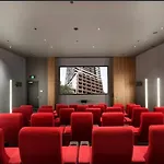 Luxurious 2Br Apartment - Central Cbd Location With Pool, Gym