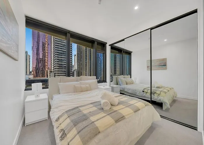 Luxurious 2Br Apartment - Central Cbd Location With Pool, Gym