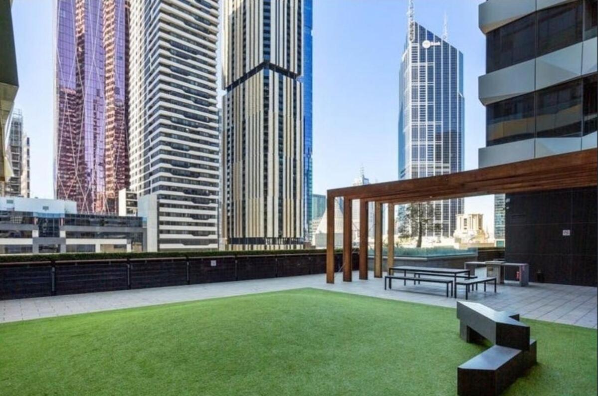 Apartment Luxurious 2br - Cbd Location With Pool, Gym