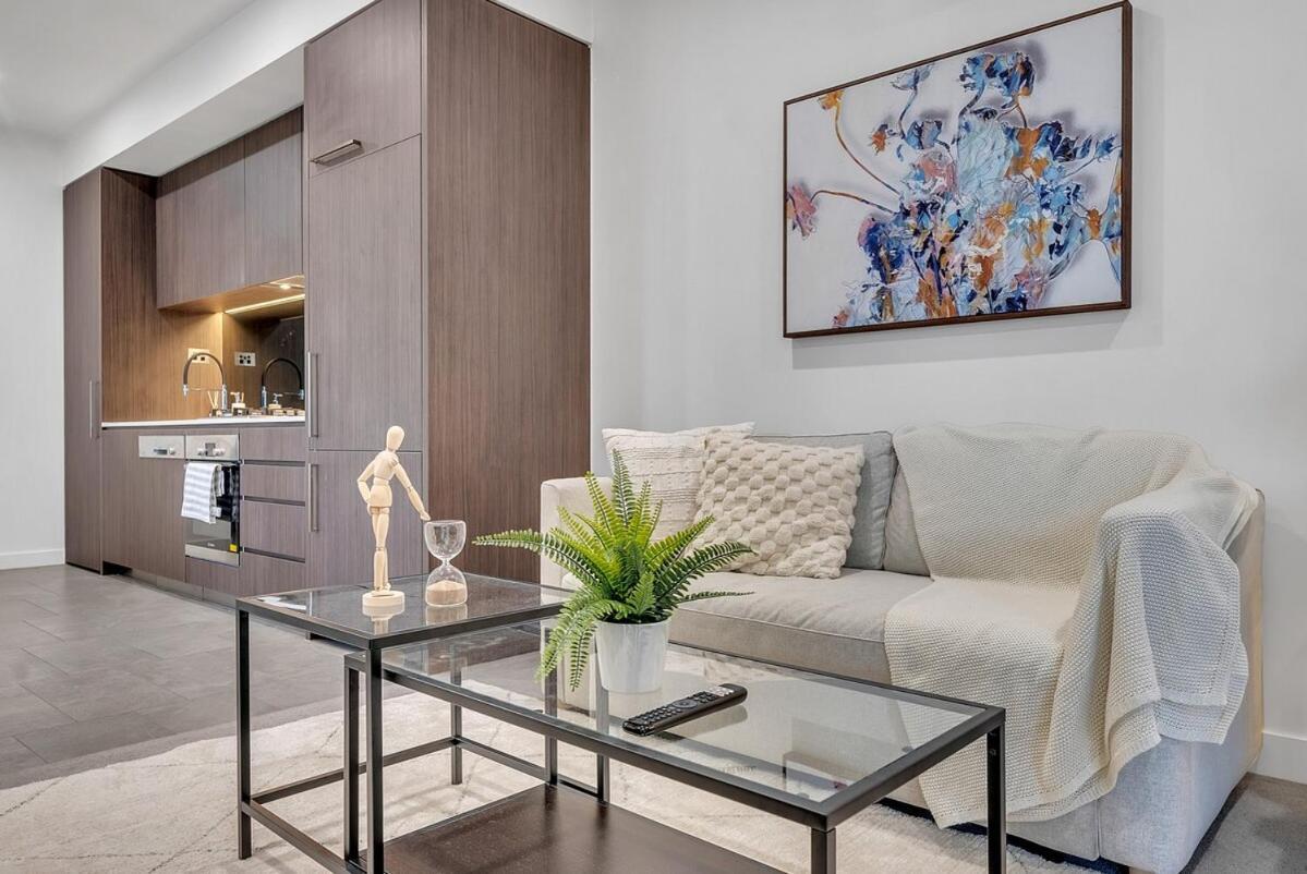 Luxurious 2br - Cbd Location With Pool, Gym Apartment *